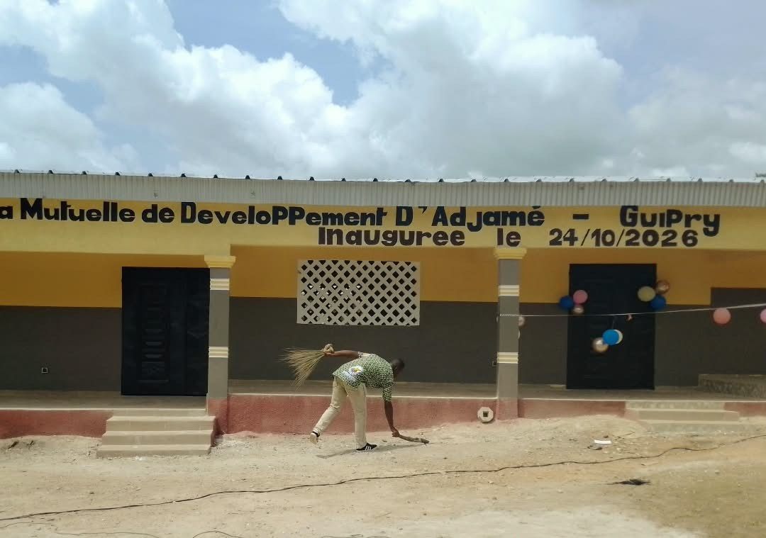 Bâtiment de trois salles de classe construit par la Mutuelle de Développement d'Adjamé-Guipry à Gadouan