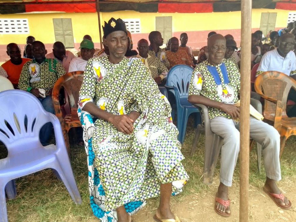 Chefs coutumiers et mutualistes de la MUDAG à la cérémonie de remise des salles de classe d'Adjamé-Guipry