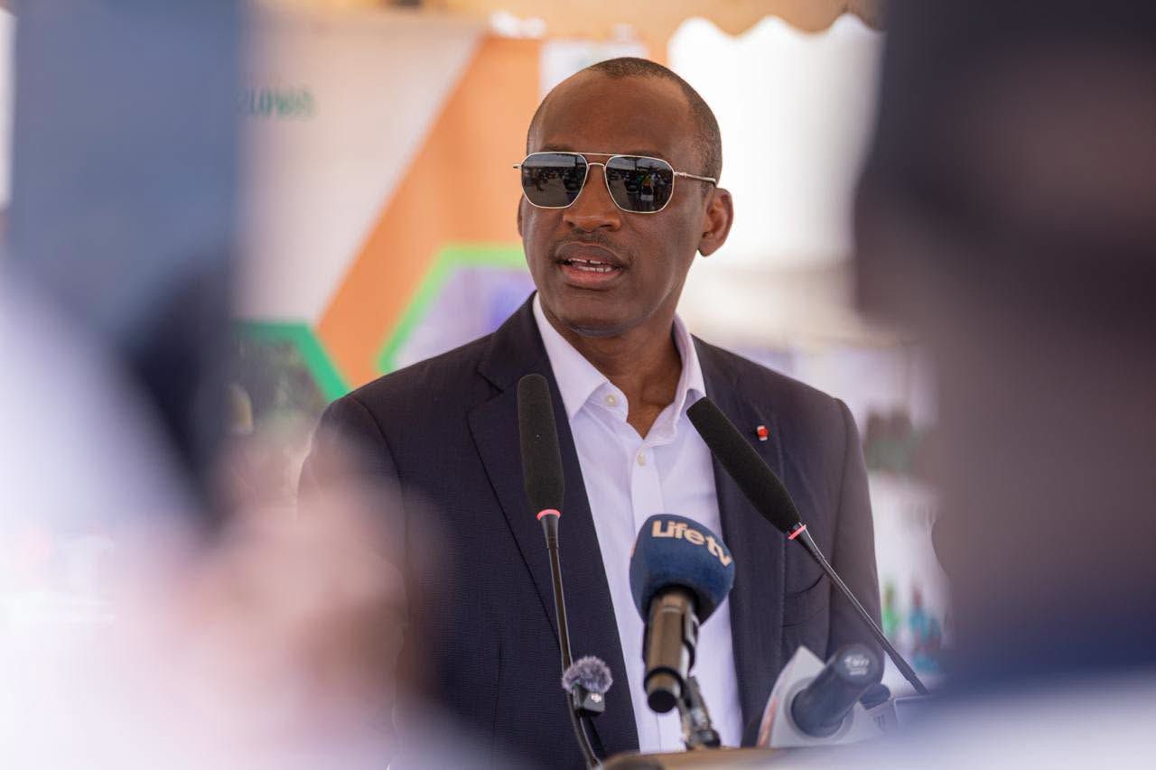 Le ministre Mamadou Touré au pupitre, place Gbêbani à Daloa