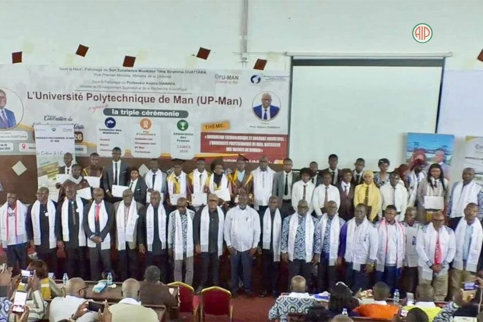 Les étudiants distingués lors de la 10e Cérémonie de l'excellence de l'Université polytechnique de Man 